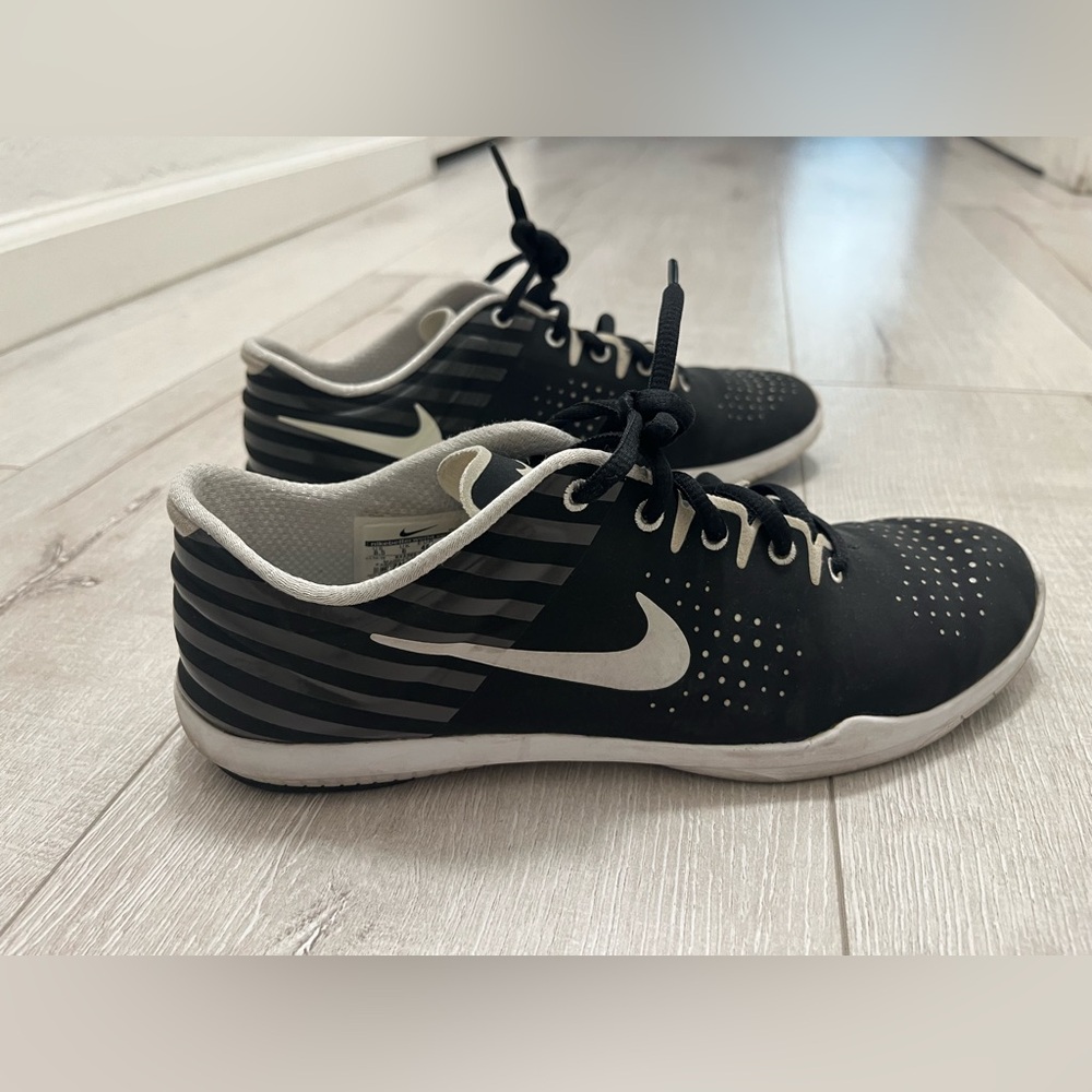 Nike Studio Trainer Fitsole Black and White Athletic Sneakers Shoes